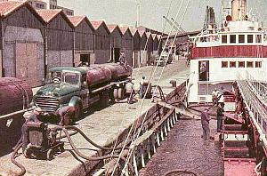 Embarquement de vin au port d'Oran1